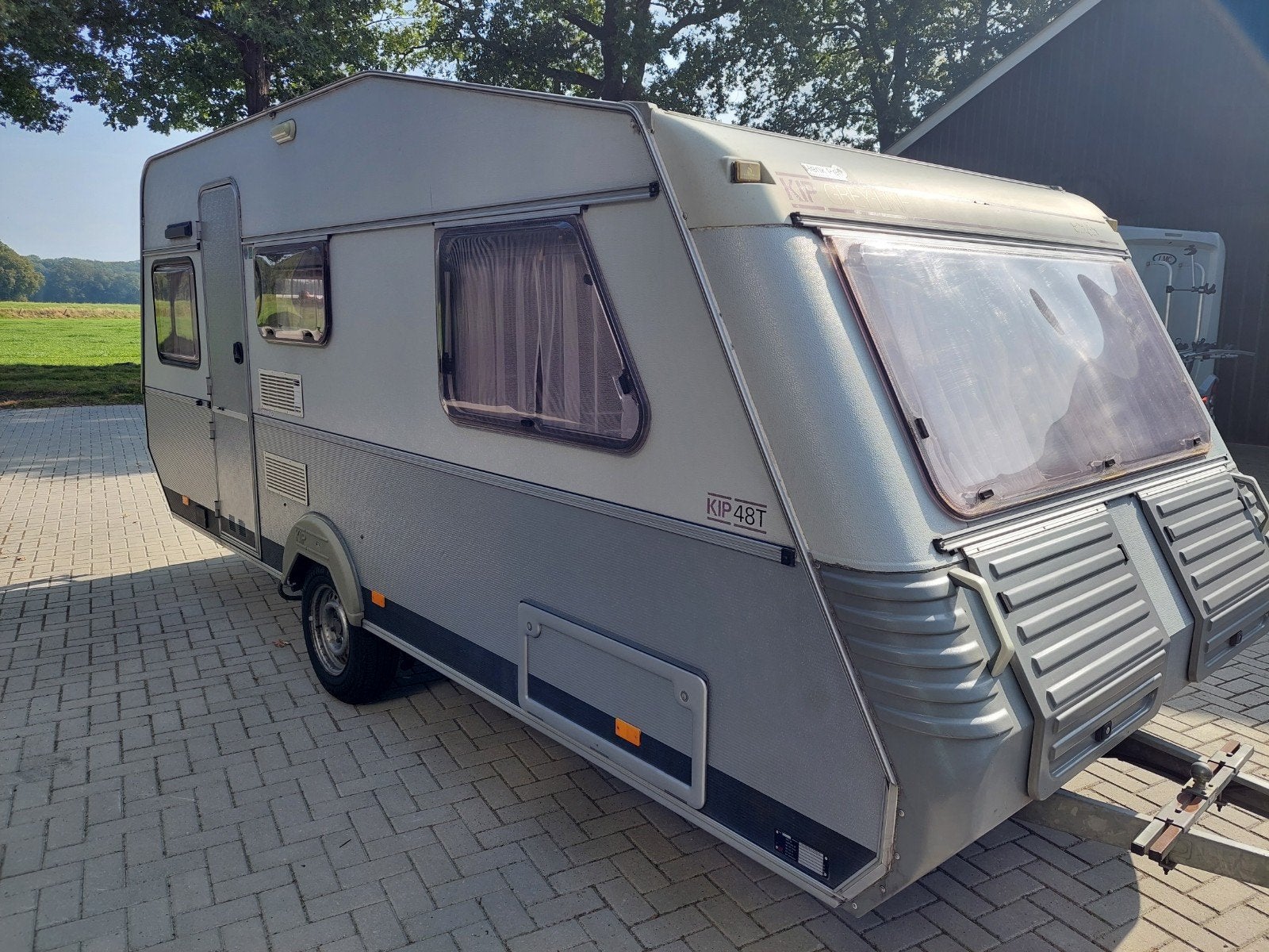 Kip Grey Line 48T - mooie caravan met mover en fietsenrek, Rondzit, Luifel, Particulier, 5 tot 6 meter