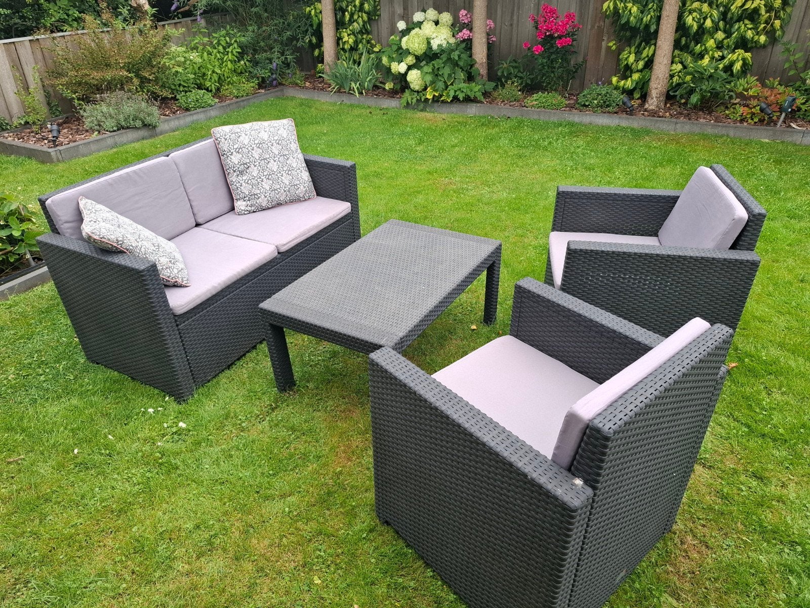 Tuinsetje inc. kussens, Ophalen, 4 zitplaatsen, Kunststof, Gebruikt