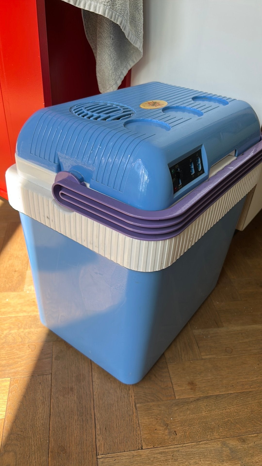Elektrische koelbox 240/220 en 12 volt, Ophalen of Verzenden, Zo goed als nieuw, Elektrisch