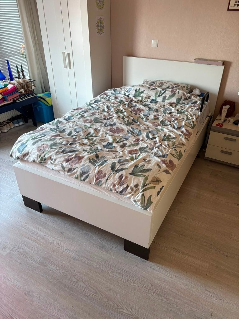Röwa ledikant, verstelbare lattenbodem en matras, Ophalen, Eenpersoons, Hoogwaardige materialen gecombineerd, ambachtelijke productie