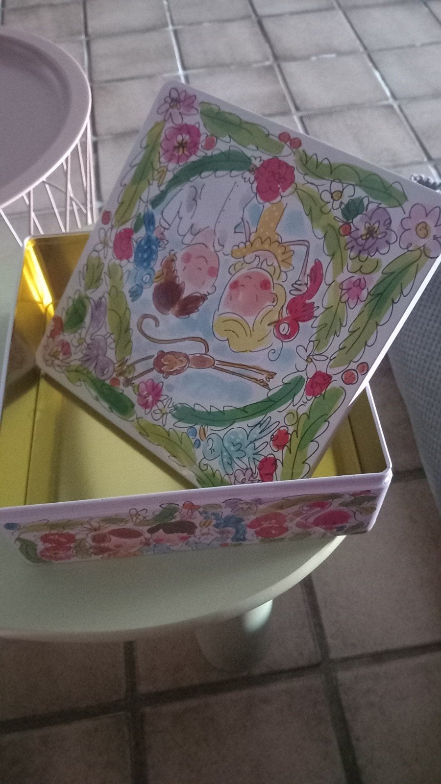 blond Amsterdam koekjes doos met vrolijke kinderillustraties, Meerkleurig, Overige stijlen, Ophalen of Verzenden, Zo goed als nieuw
