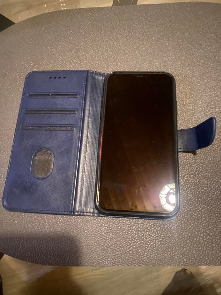 Te koop zeer nette en leuke iPhone 11 Red edition, Telecommunicatie, Mobiele telefoons | Apple iPhone, Zo goed als nieuw, 64 GB