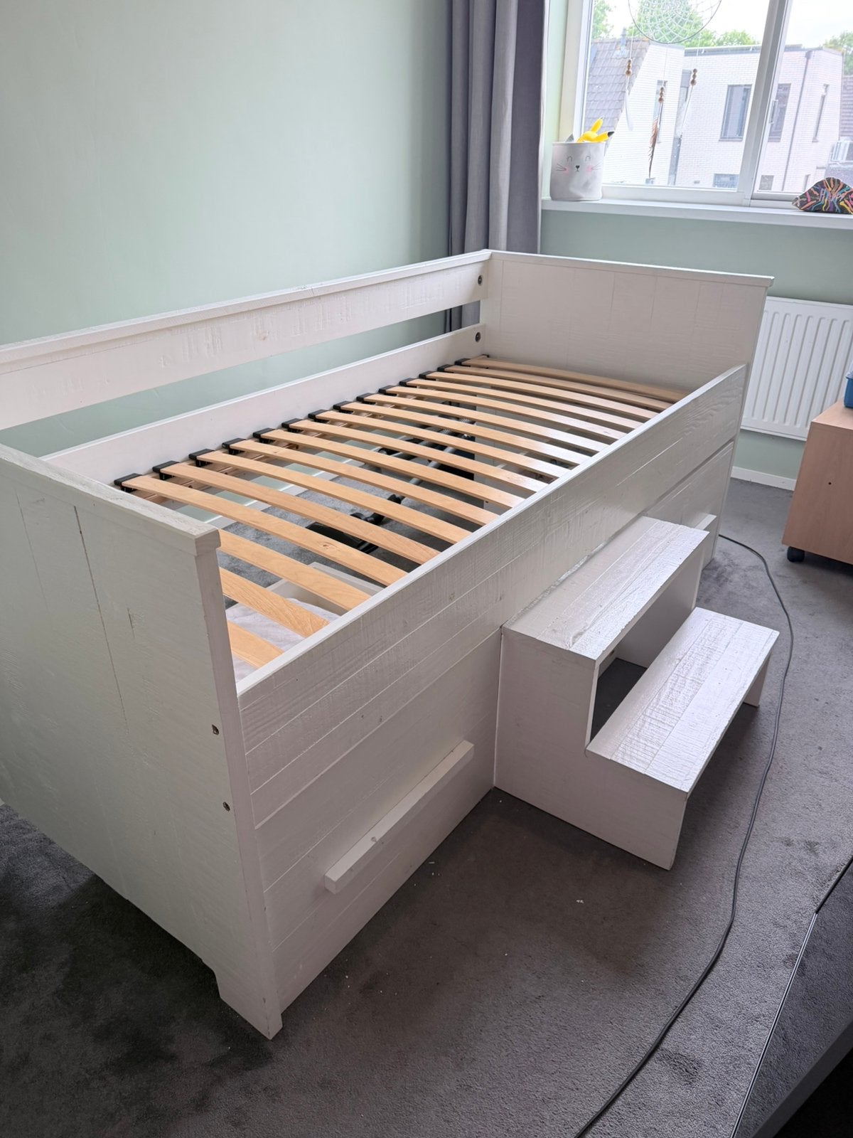 Houten kinderbed met lades en trapje, Ophalen, 85 tot 100 cm, Zo goed als nieuw, Lattenbodem