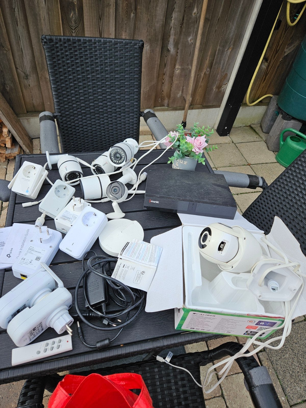 tas vol camera,s en wifi versterkers, Ophalen of Verzenden