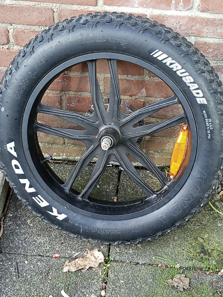 V8 Fat bike band, Ophalen, Band
