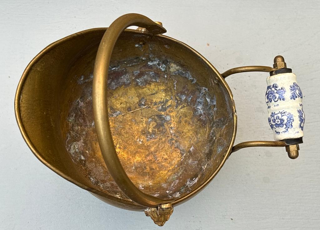 Antieke Koperen Kolenemmer met Porseleinen Handvat, Antiek en Kunst, Antiek | Koper en Brons, Ophalen of Verzenden, Koper