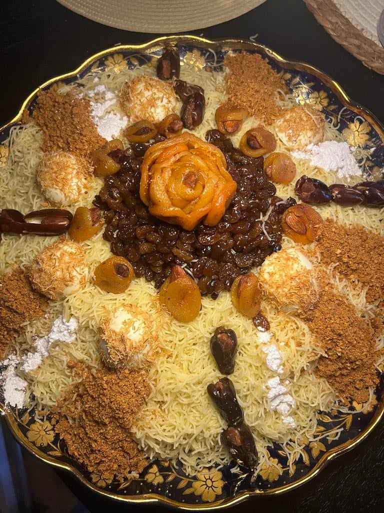 Decoratief bord met Marokkaanse Seffa Medfouna, Huis en Inrichting, Keuken | Servies, Keramiek, Ophalen of Verzenden, Zo goed als nieuw