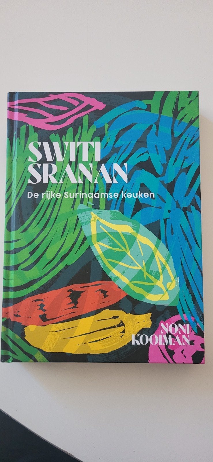 Switi Sranan: De rijke Surinaamse keuken - Noni Kooiman, Boeken, Zo goed als nieuw, Noni Kooiman, Overige gebieden, Tapas, Hapjes en Dim Sum