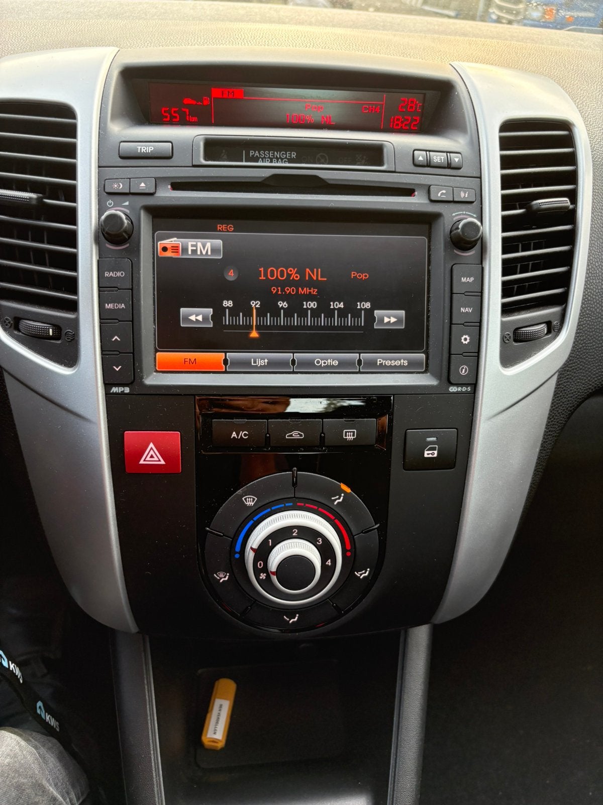 Kia Venga 1.4 Cvvt 90pk 2011 Grijs, Auto's, Kia, Voorwielaandrijving, Stof, 4 cilinders, 1396 cc