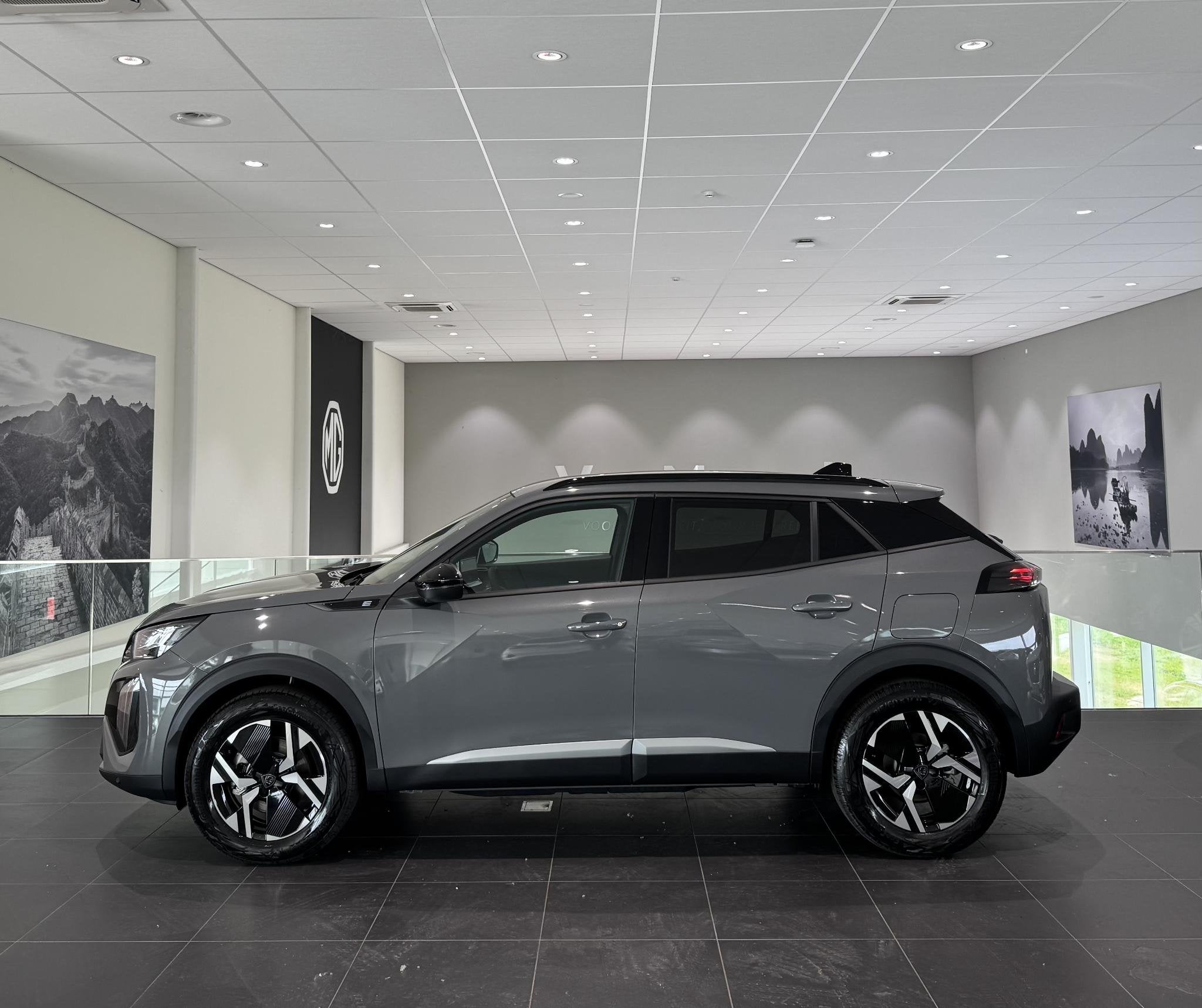 Peugeot e-2008 EV Allure Avantage 54 kWh Climate Control | F, Auto's, 156 pk, Leder en Stof, Parkeersensor, SUV of Terreinwagen