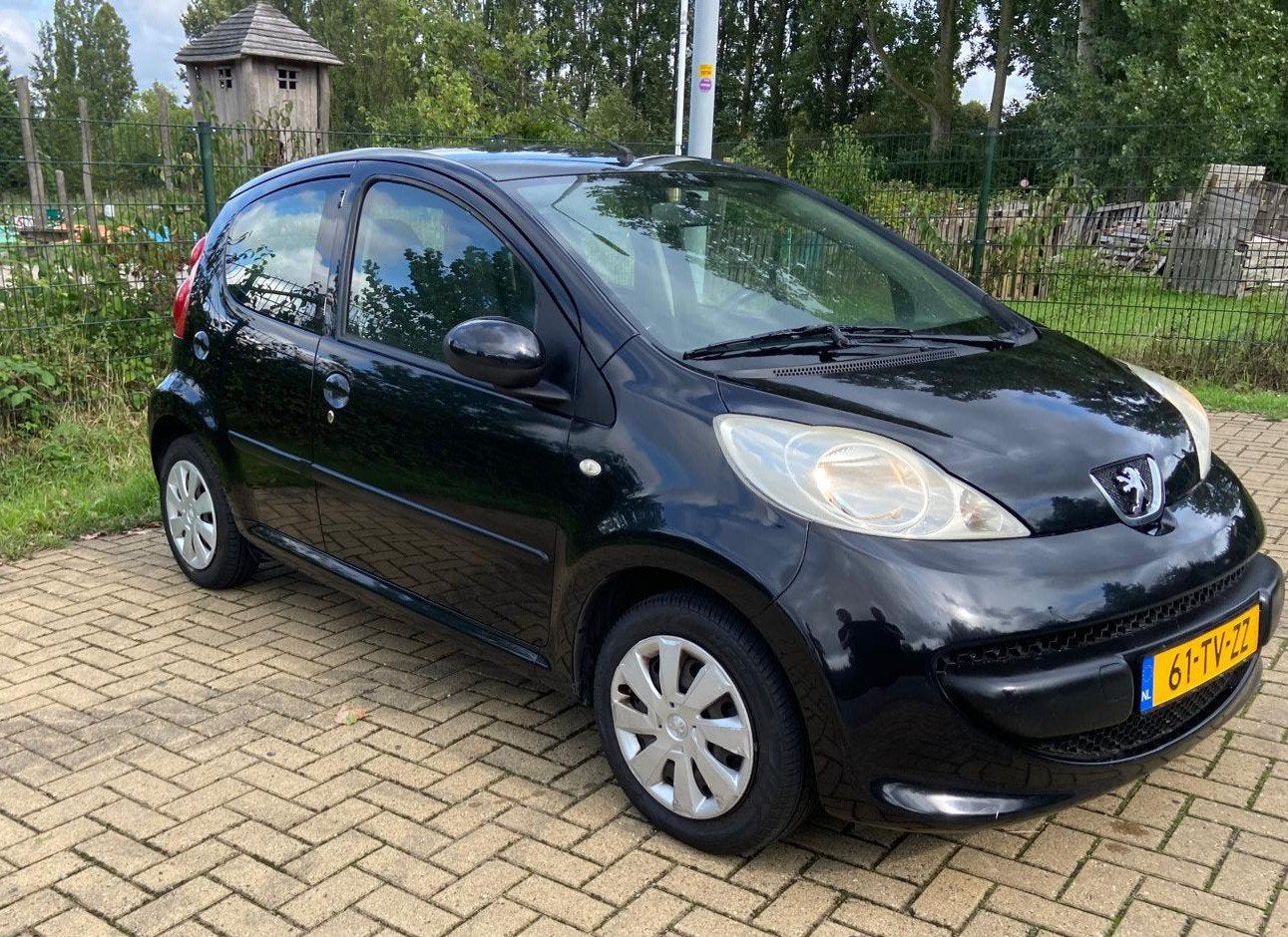 Peugeot 107 1.0 12V 5DR 2007 Zwart apk.tot 28 mei.2027, Auto's, Voorwielaandrijving, Stof, 4 stoelen, Origineel Nederlands