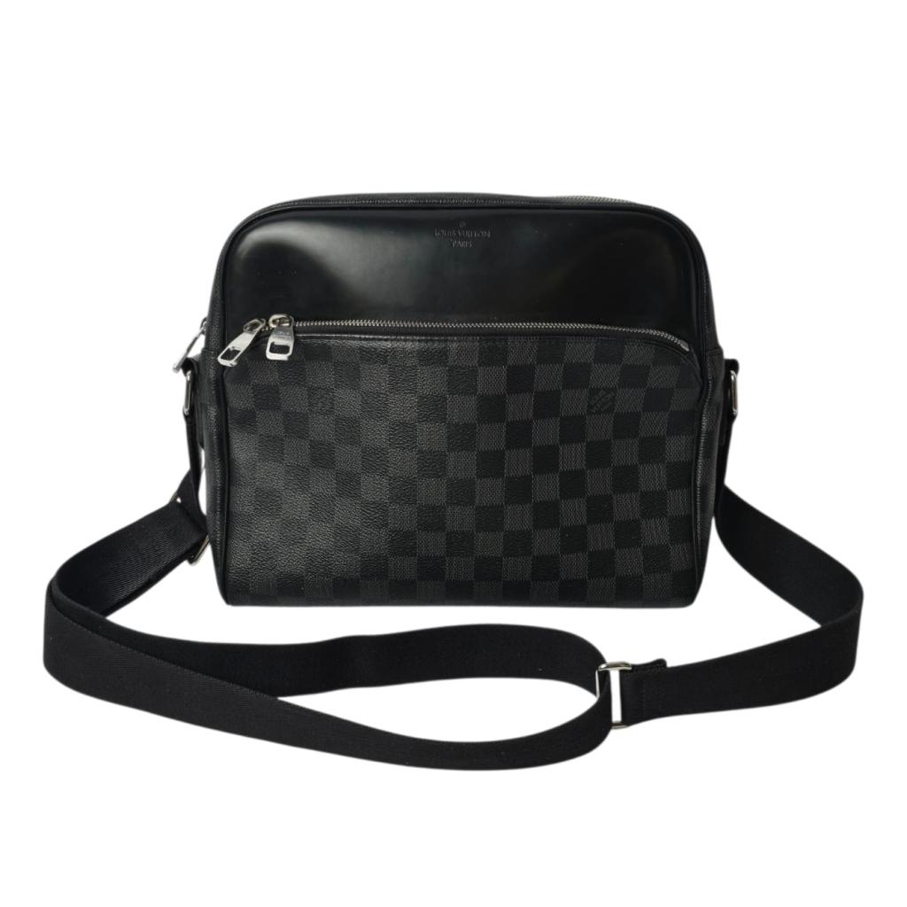 Louis Vuitton Dayton Reporter MM Damier Graphite 2017, Louis Vuitton, Gebruikt, Support@louisvuitton.com, 2 Rue du Pont Neuf
75001 Paris
France