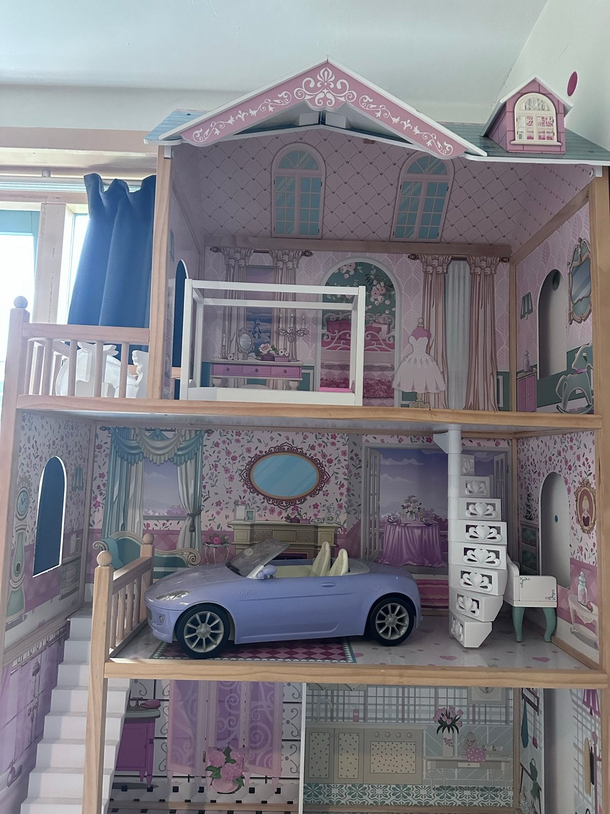 Groot en luxe poppenhuis met 3 verdiepingen, Ophalen, Zo goed als nieuw, Poppenhuis
