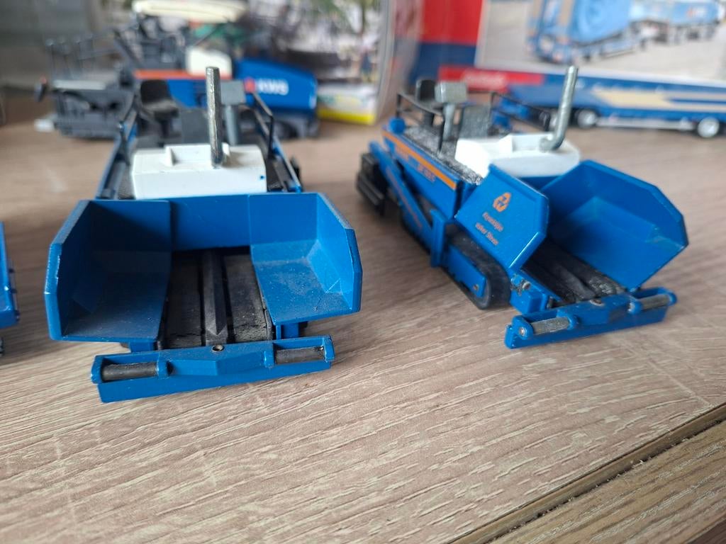 2 x KWS Asfaltmachine NZG WSI - Mist onderdelen, Hobby en Vrije tijd, Ophalen of Verzenden
