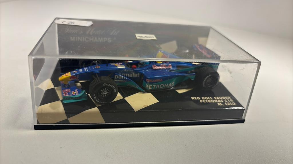 F1 red bull c19 m.salo minichamps 1.43, Auto, Ophalen of Verzenden, MiniChamps, A