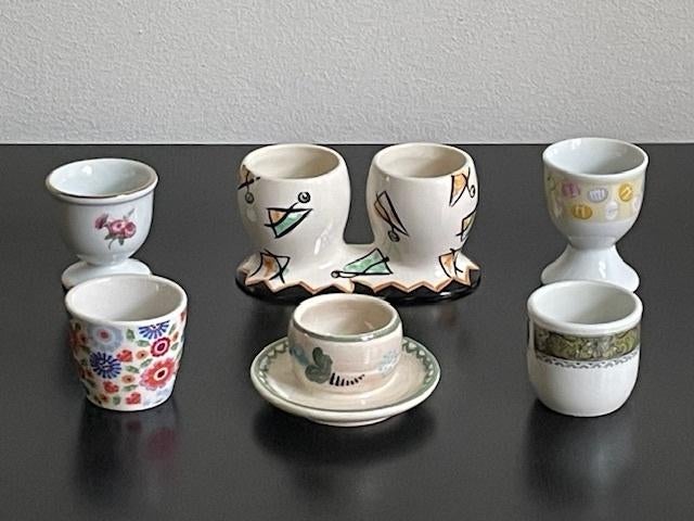 6 eierdoppen, 1 dubbele. Lente, eieren, bloemen. Porselein, Ophalen of Verzenden