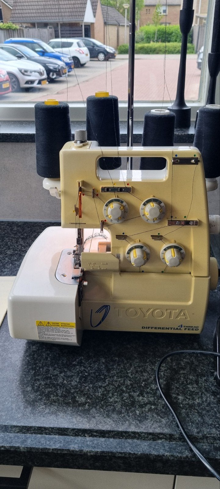Goed werkende Toyota lockmachine met differentieel transport, Ophalen, Gebruikt, Lockmachine, Overige merken