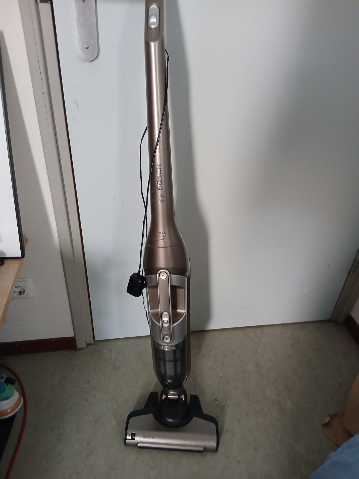 Bosch Steelstofzuiger Serie 4 - Kracht handige stofzuig, Draadloos, Gebruikt, Bosch, Ophalen of Verzenden