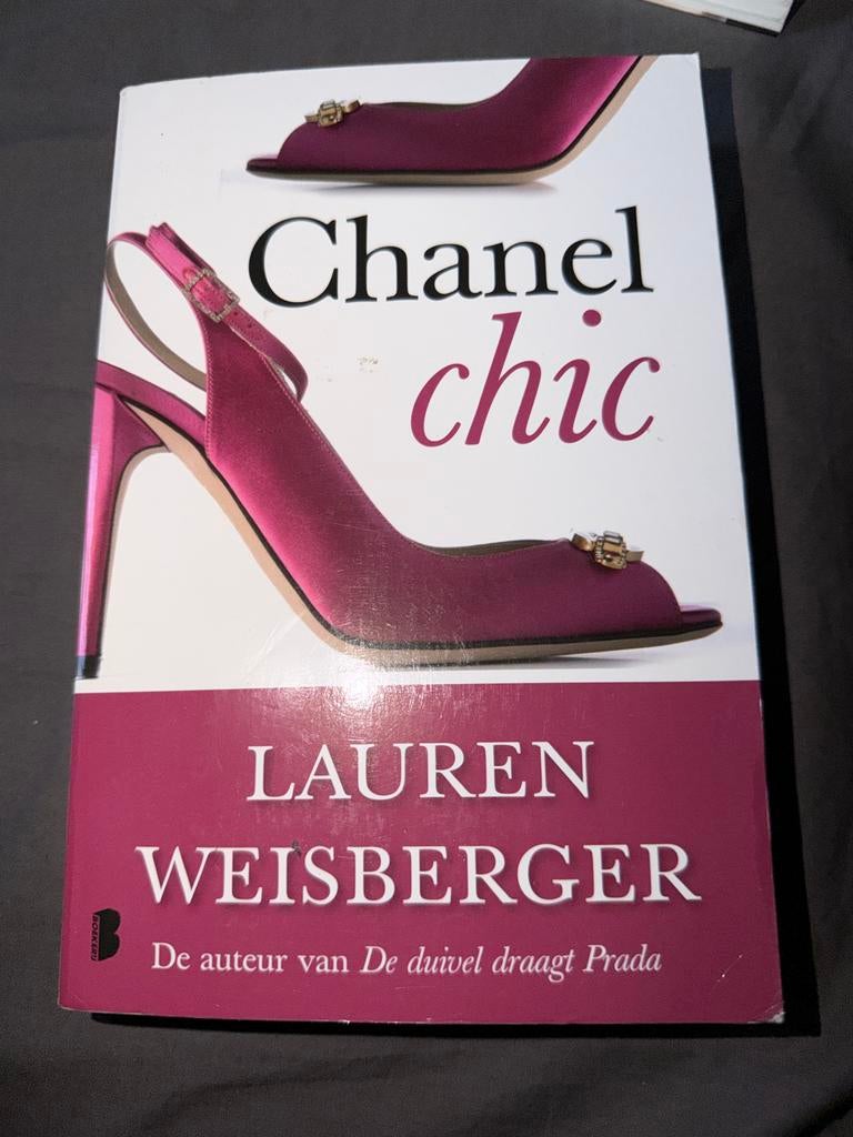 S10.  Chanel Chic Lauren Weisberger (De duivel draagt Prada), Boeken, Ophalen of Verzenden, Zo goed als nieuw
