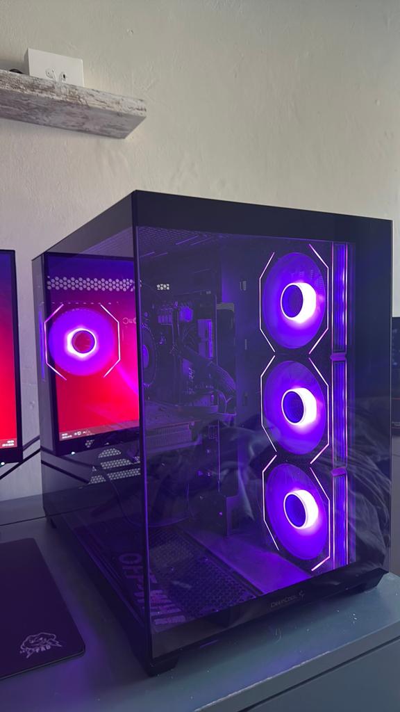 Pc beeldschermen toetsenbord en muis en ps5 controler, Computers en Software, Desktop Pc's, Ophalen, Zo goed als nieuw, HDD