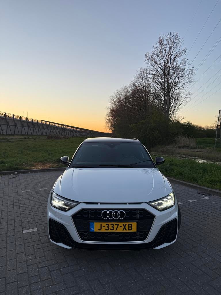 Audi A1 30 Tfsi 116pk S Tronic 2019 Wit, A1, Zwart, Leder en Stof, Wit