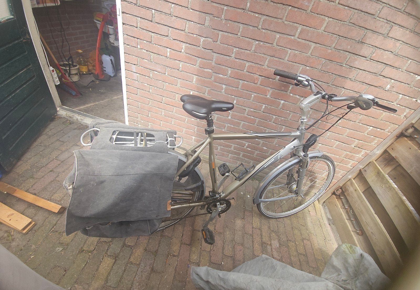 Gebruikte Gazelle fiets met fietstassen, Fietsen en Brommers, Fietsen | Dames | Damesfietsen, Velgrem, Versnellingen, Ophalen of Verzenden