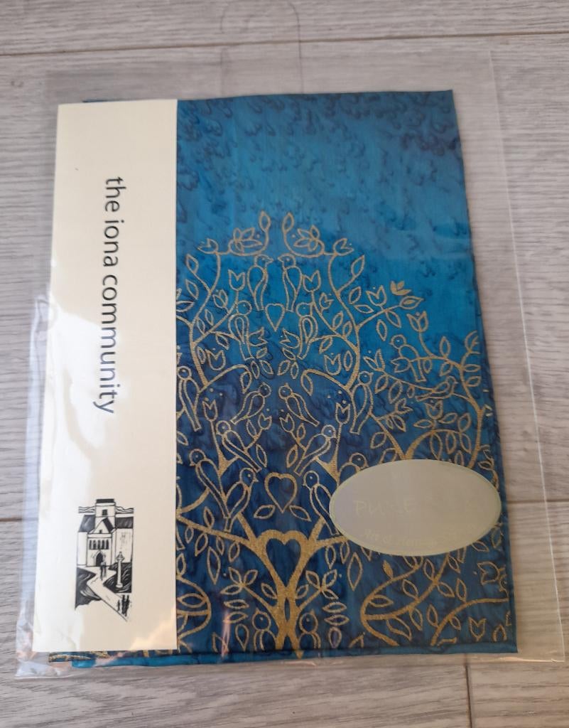 Prachtige Iona Mulberry zijde sjaal levensboom NIEUW, Kleding | Dames, Mutsen, Sjaals en Handschoenen, Ophalen of Verzenden, Nieuw