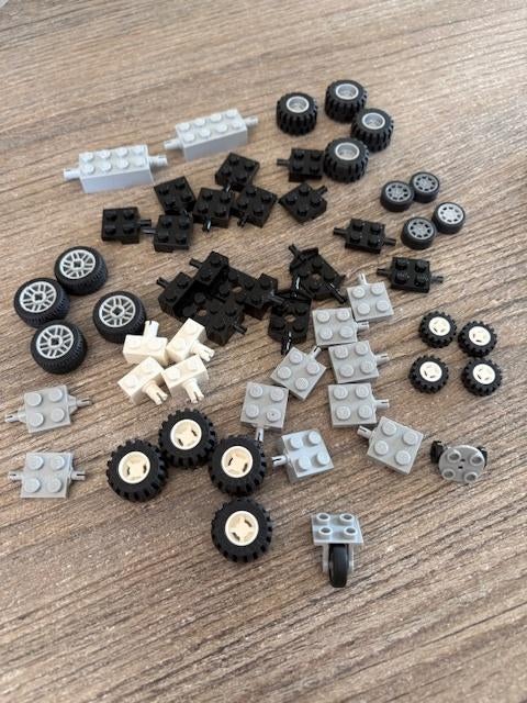 lego div. wielen, banden, auto onderdelen (zie foto), Ophalen of Verzenden, Zo goed als nieuw, MOC (eigen creatie), Lego