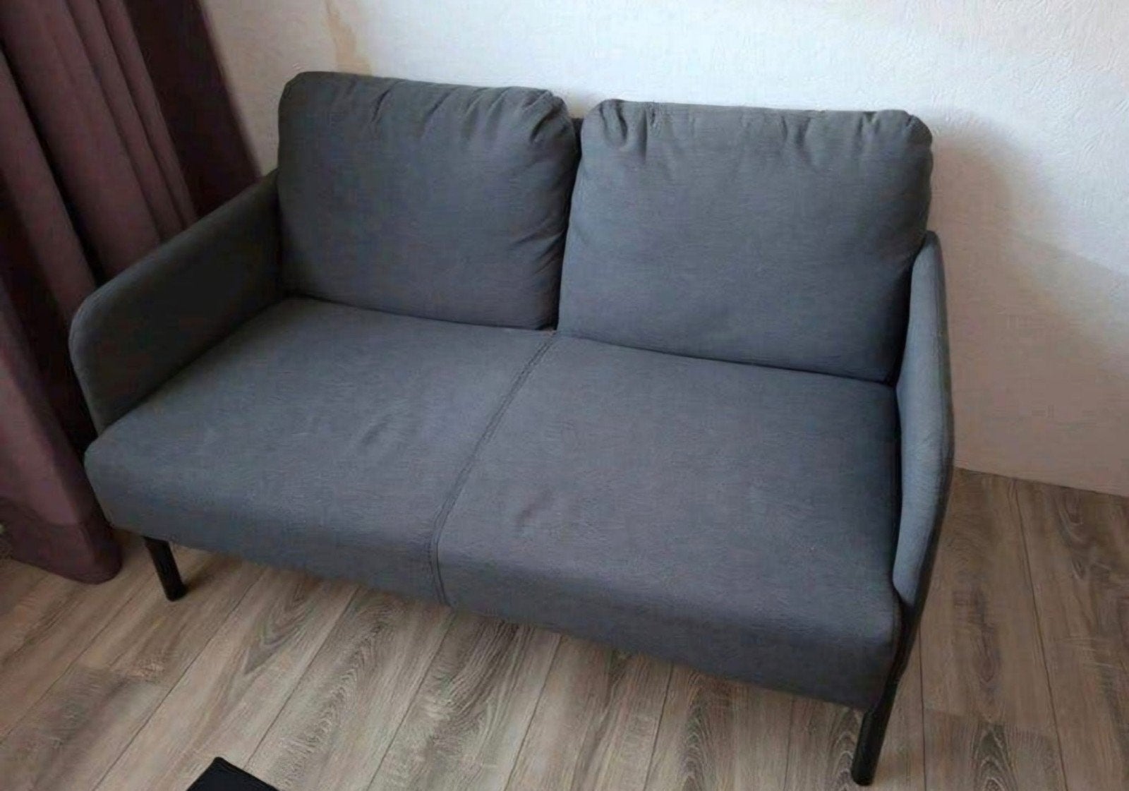 Comfortabele grijze tweezitsbank IKEA Glostad, Ophalen, Tweepersoons, 75 tot 100 cm, Zo goed als nieuw