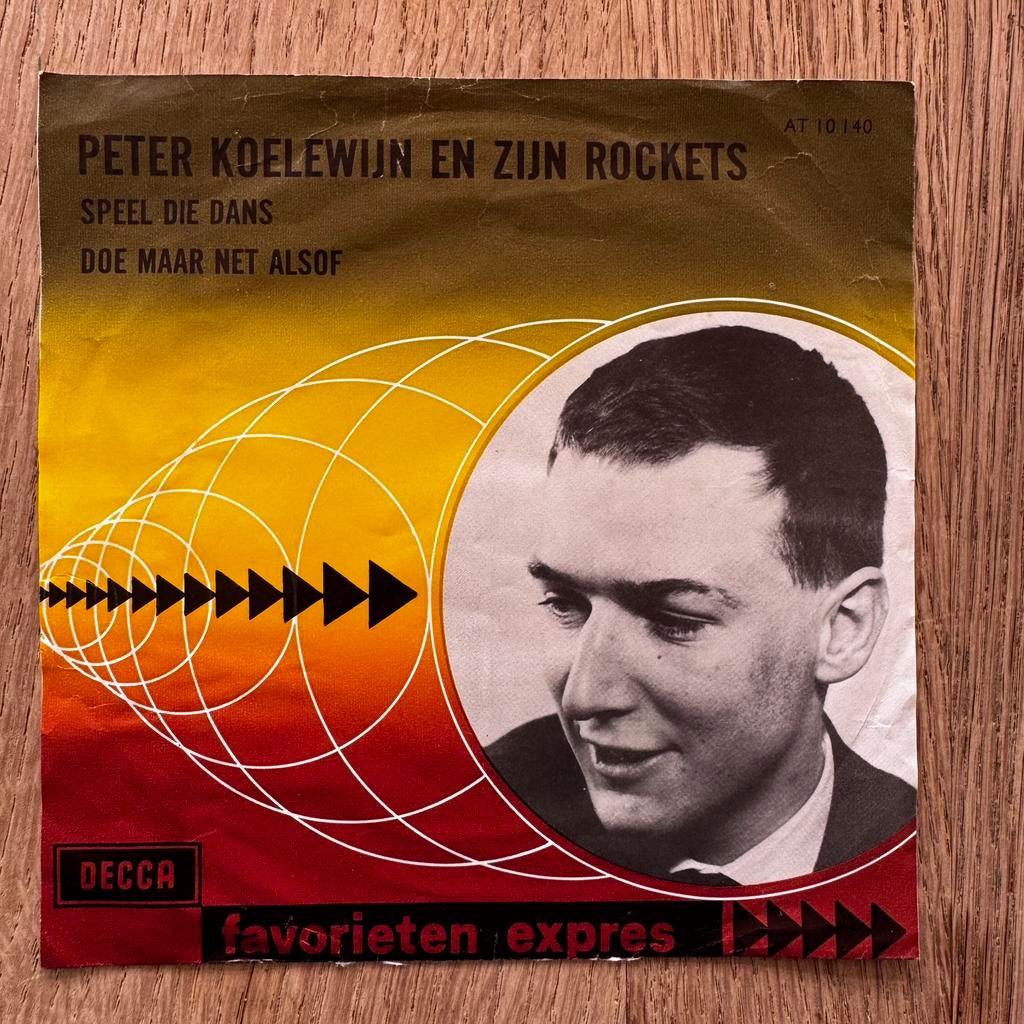 Peter Koelewijn & Zijn Rockets Speel Die Dans 7” vinyl, Ophalen of Verzenden, Zo goed als nieuw, Nederlandstalig