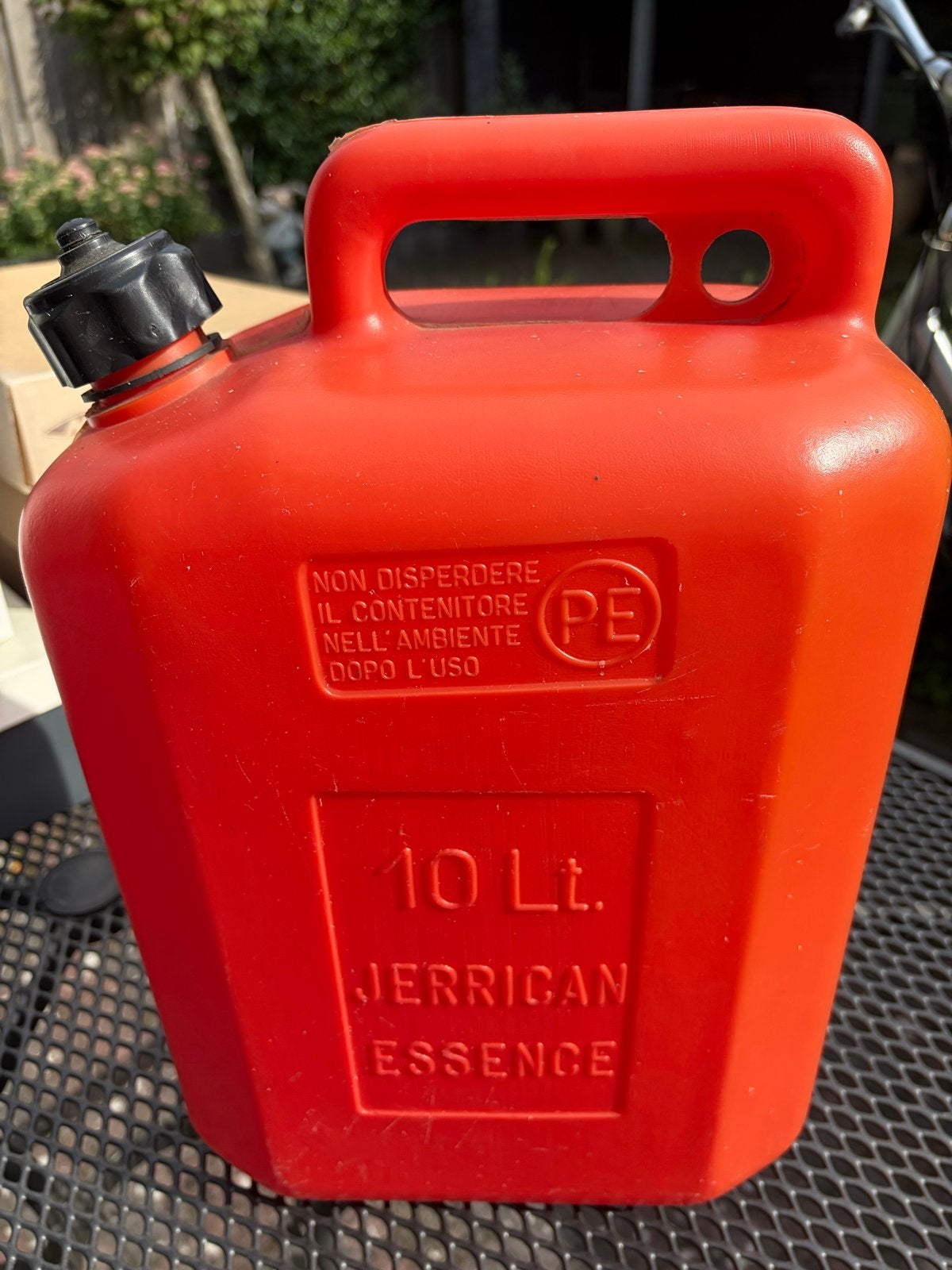 Rode jerrycan 10 liter - Benzine/brandstof, Ophalen
