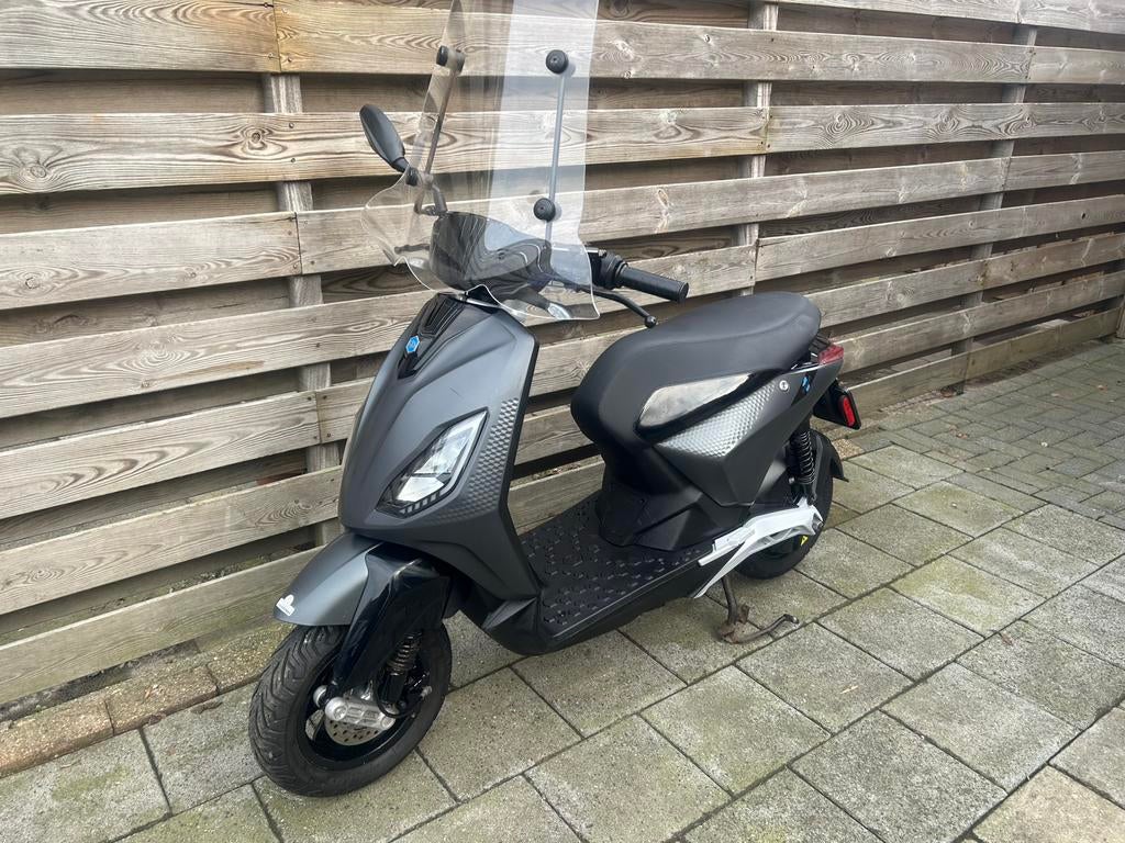 Piaggio one elektrisch , upgrade!!, Fietsen en Brommers, Scooters | Piaggio, Zo goed als nieuw, Overige modellen, Elektrisch, Ophalen