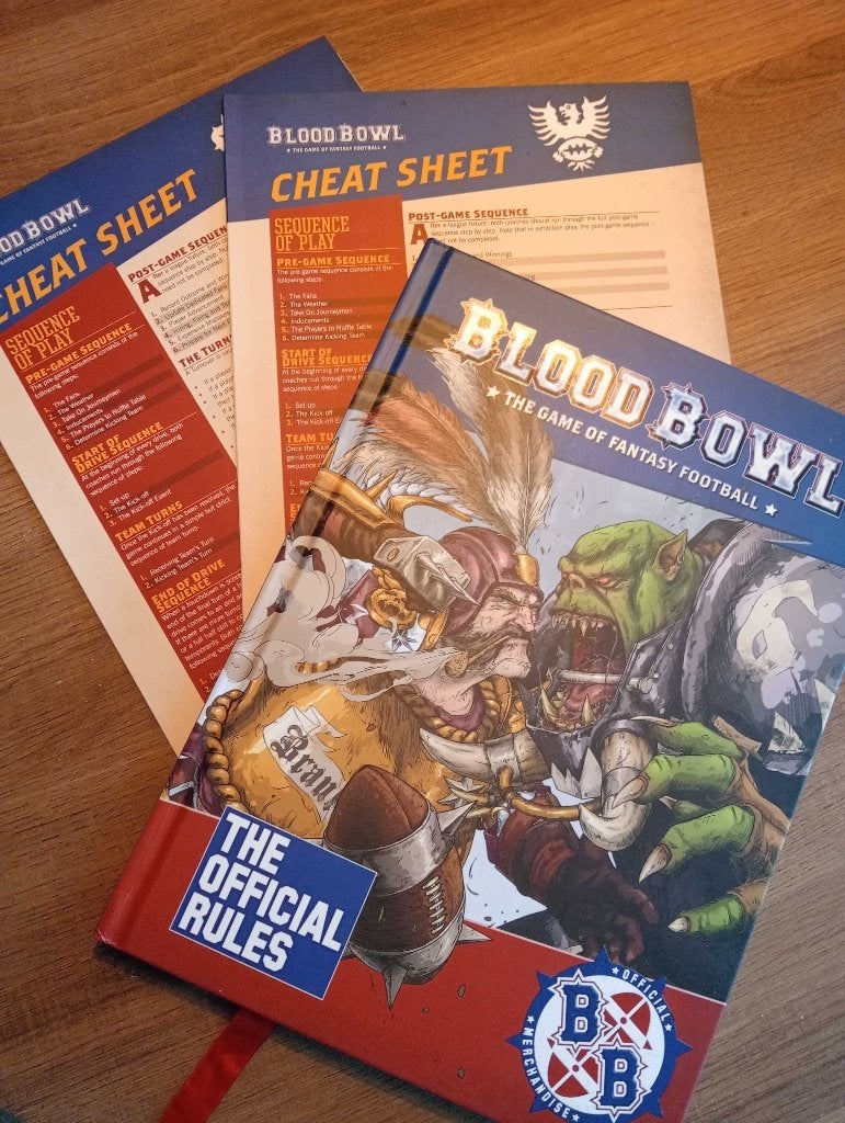 Blood Bowl Season 2: The Official Rules book (2020), Ophalen of Verzenden, Zo goed als nieuw, Warhammer, Boek of Catalogus