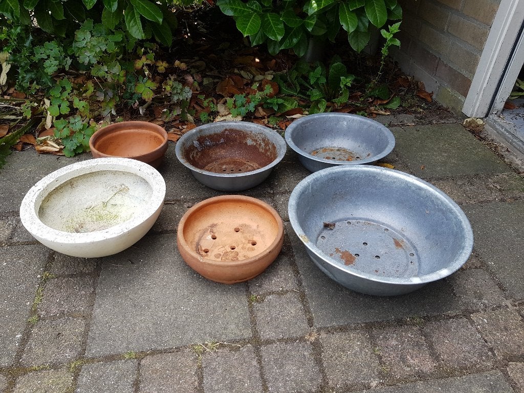 Bloempotten voor buiten 1 euro, Tuin en Terras, Ophalen, Overige materialen, Gebruikt, Rond