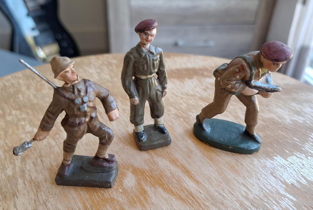 3 Oude Tinnen Soldaatjes Lineol NB Belgium Victory Toys NL, Verzamelen, Militaria | Tweede Wereldoorlog, Ophalen of Verzenden