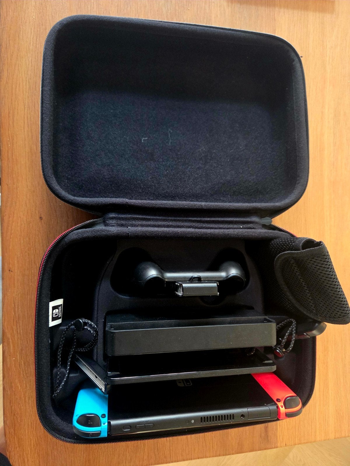 Foto 4 van Nintendo Switch OLED + accessoires (games los te koop)