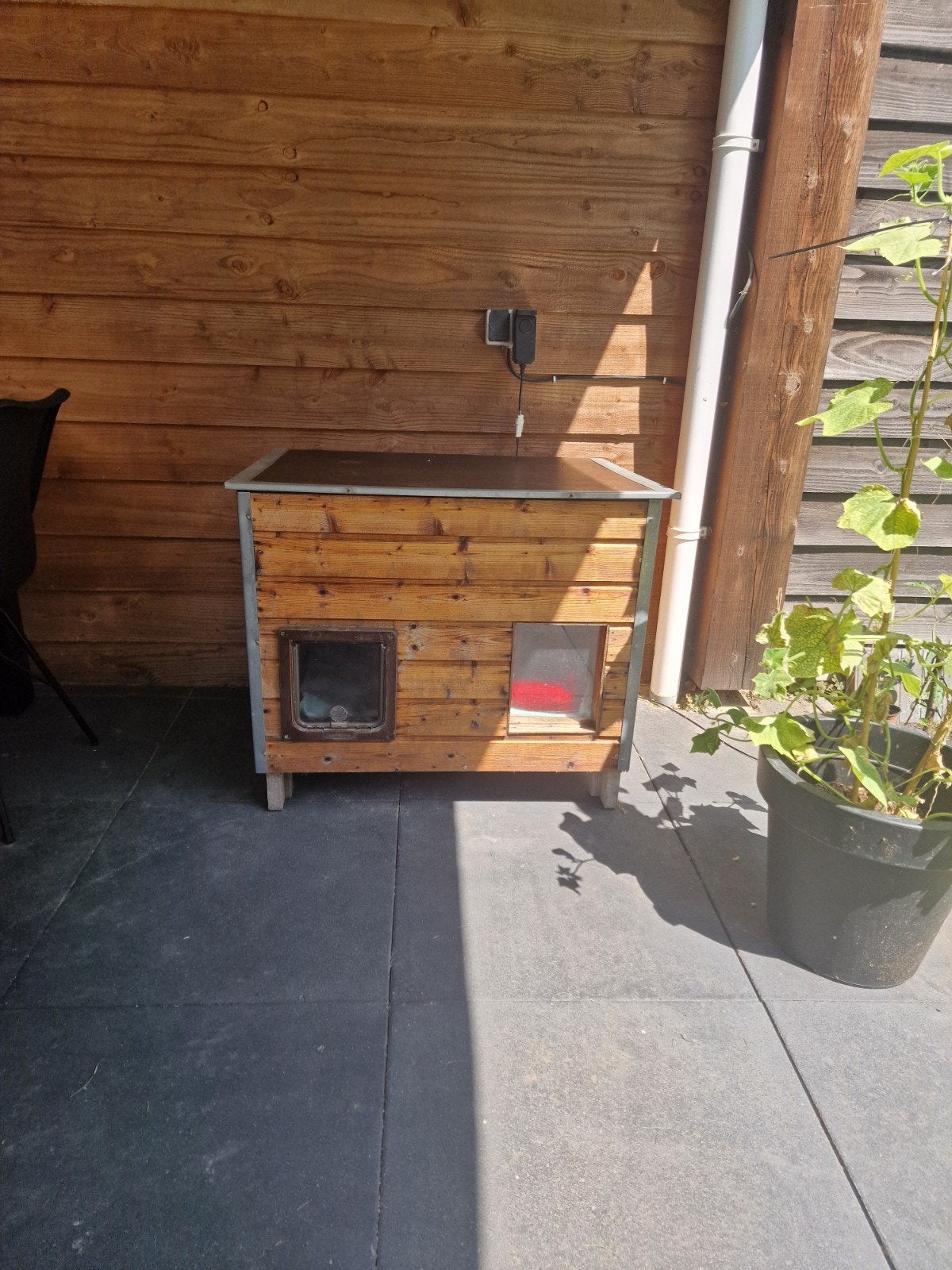 Kattenverblijf/kattenhuis met kattenluik voor buiten/garage, Ophalen, Gebruikt
