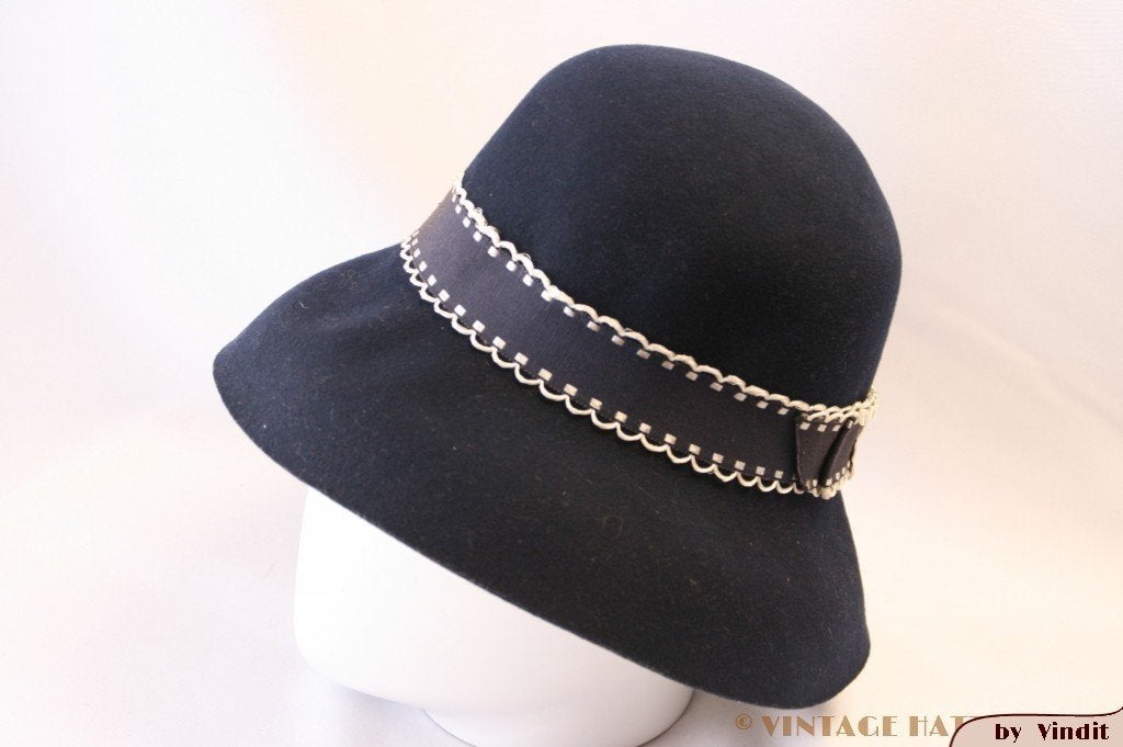 Vintage Dameshoed donker blauw 55 = S - XS gratis verzenden, Ophalen of Verzenden, Gedragen, 55 cm (S, 6⅞ inch) of minder, Hoed