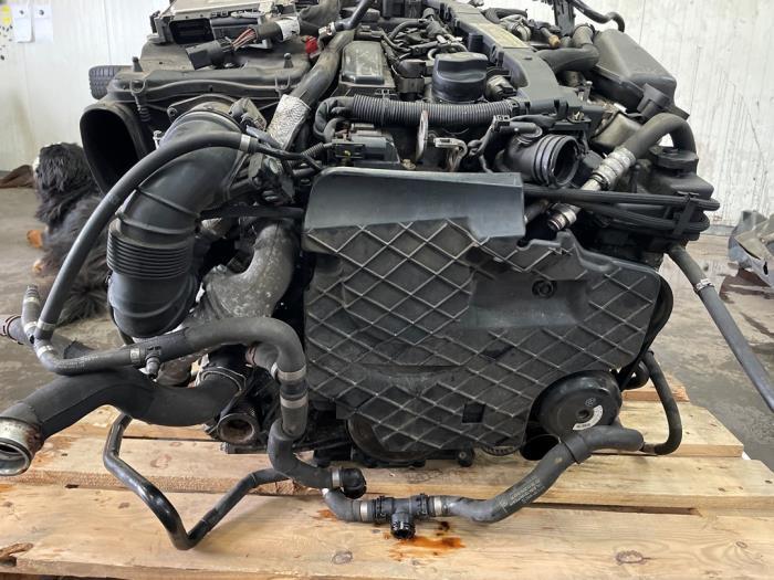 Motor van een Mercedes E-Klasse, Auto-onderdelen, Motor en Toebehoren, Mercedes-Benz, Gebruikt, 3 maanden garantie, Ophalen of Verzenden