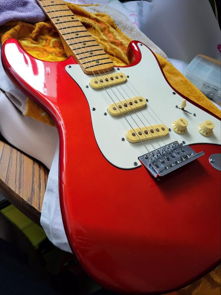 Hondo fame HL760TMR 1984-85 Metallic red, Muziek en Instrumenten, Ophalen of Verzenden, Zo goed als nieuw, Solid body, Overige merken