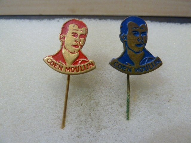 Vintage Speldjes Coen Moulijn - Feyenoord Legende, Verzamelen, Speldjes, Pins en Buttons, Ophalen of Verzenden, Gebruikt, Sport