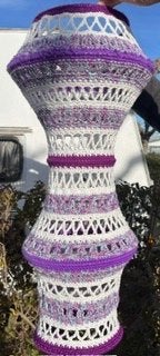 Gehaakte Ibiza fuik lamp wit lila hoogte 80cm., Overige materialen, Nieuw, Ophalen of Verzenden, Ibiza stijl Fuik stijl