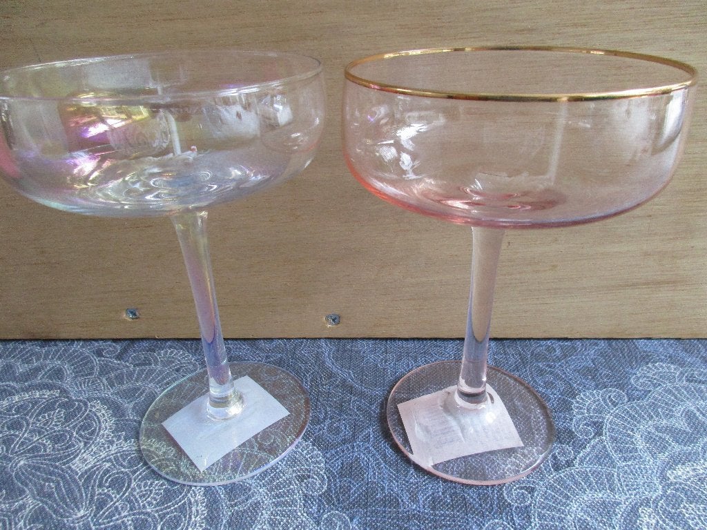 2 nieuwe martini of champagneglazen à 1,50, Verzamelen, Ophalen of Verzenden, Nieuw, Overige typen