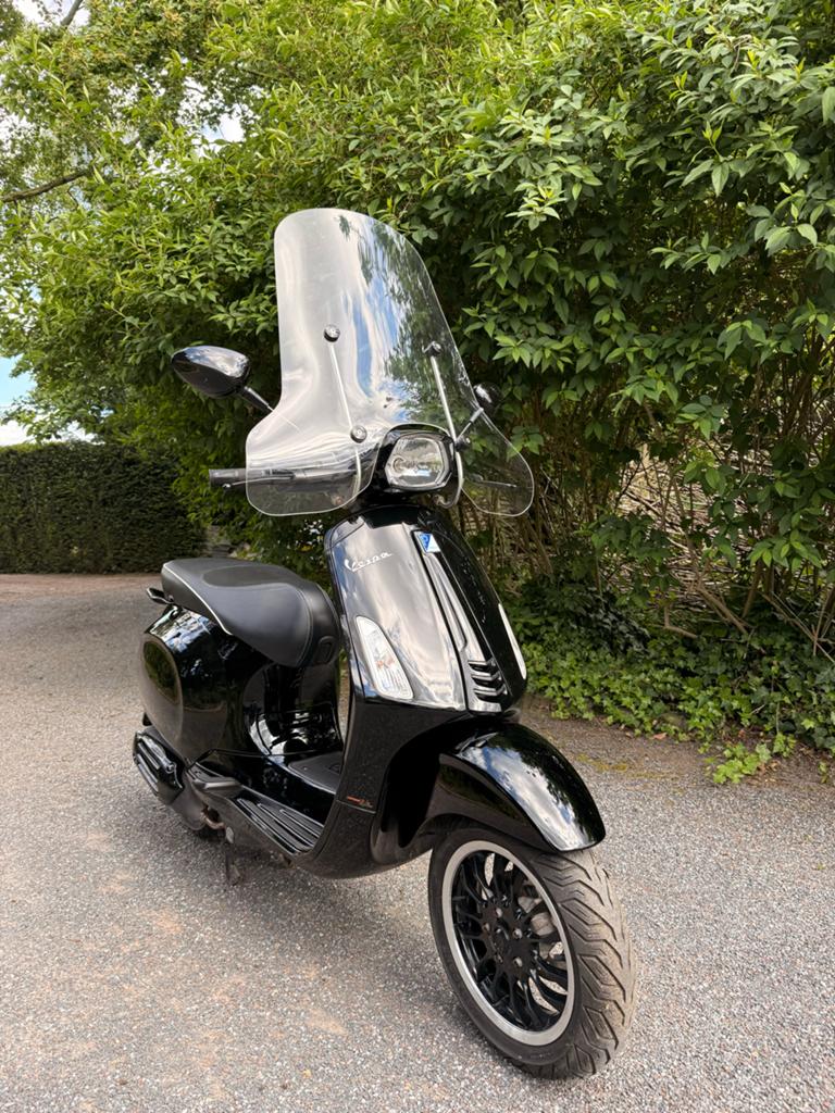 Vespa Sprint zwart - Full Black – Perfecte Staat, Fietsen en Brommers, Scooters | Vespa, Ophalen, Maximaal 45 km/u, Vespa S, Zo goed als nieuw