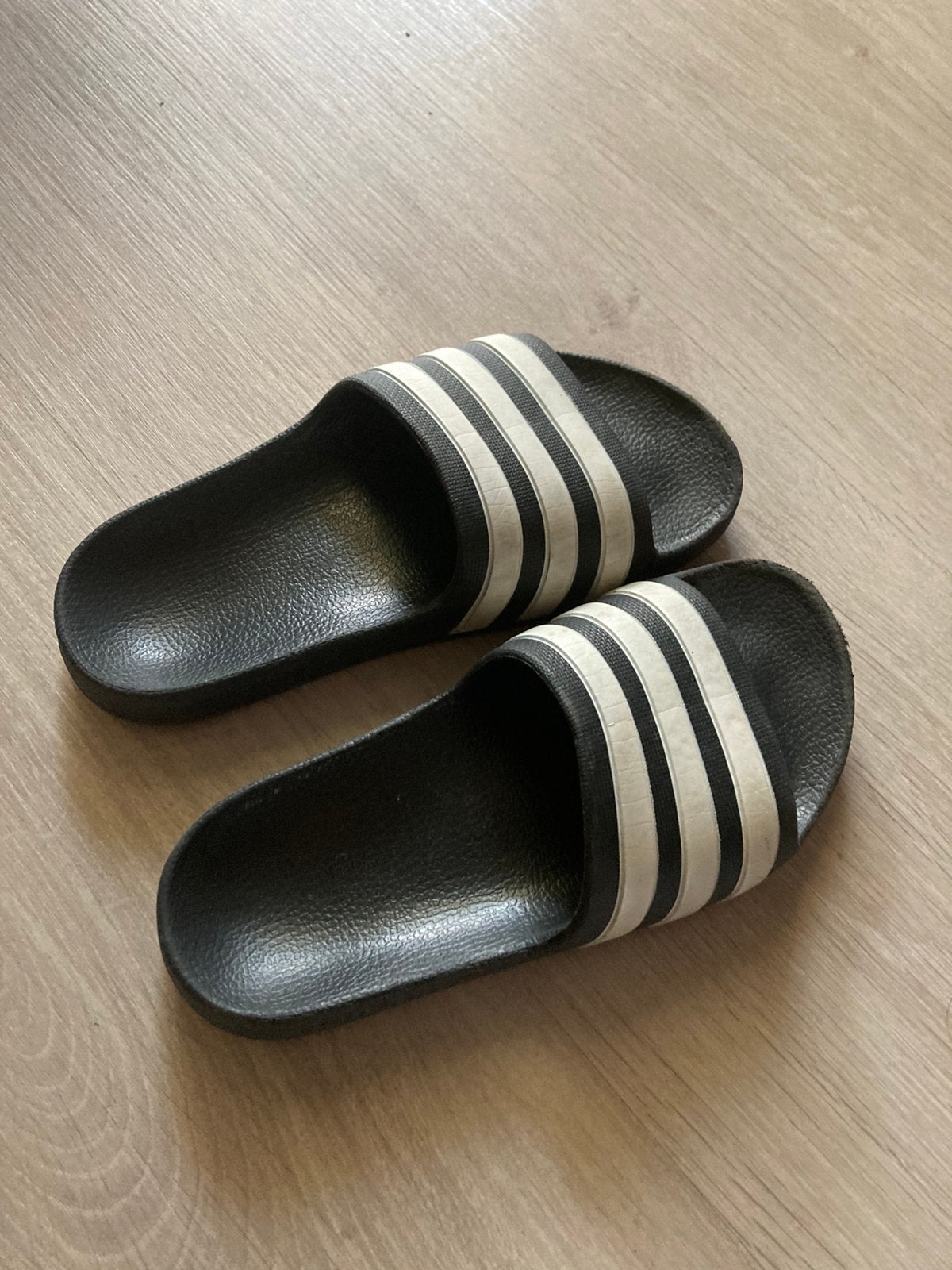 Adidas slippers 32, Ophalen, Gebruikt, Jongen of Meisje, Overige typen