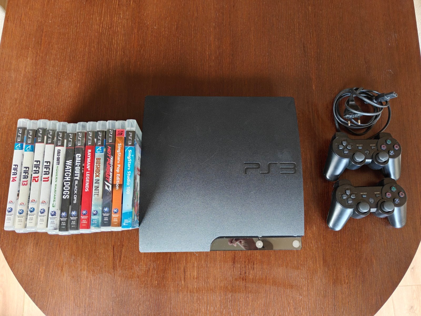 PS3 Slim 120 GB + 2 controllers + games

Te koop: nette PS, Spelcomputers en Games, Spelcomputers | Sony PlayStation 3, Met 2 controllers