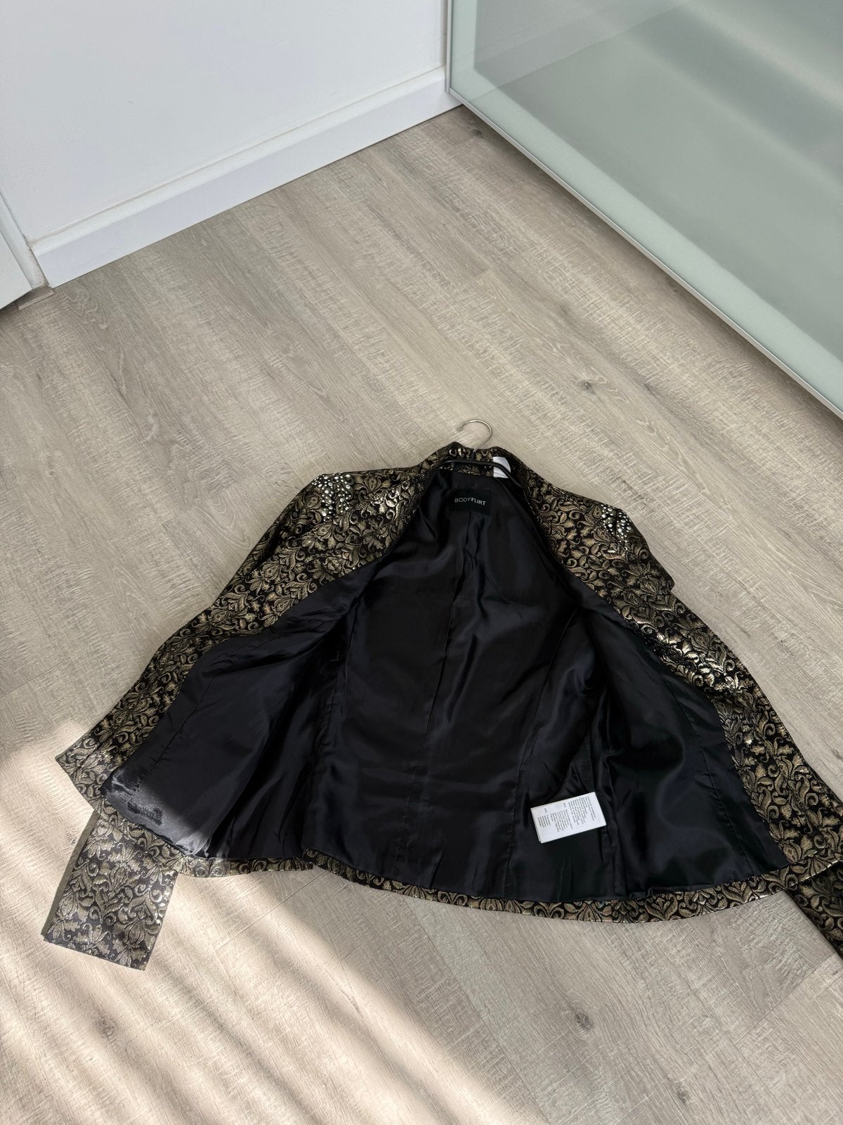 Elegant zwart-goud jasje met barokprint, Kleding | Dames, Ophalen, Zo goed als nieuw, Zwart, Jasje