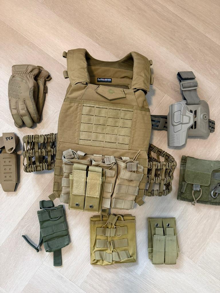 Pentagon Plate Carrier coyote en toebehoren, Ophalen of Verzenden, Zo goed als nieuw