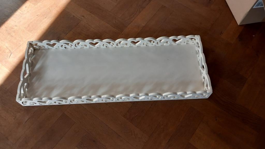 Wit houten dienblad met hartjespatroon, Ophalen of Verzenden, Gebruikt, Rechthoekig, Hout