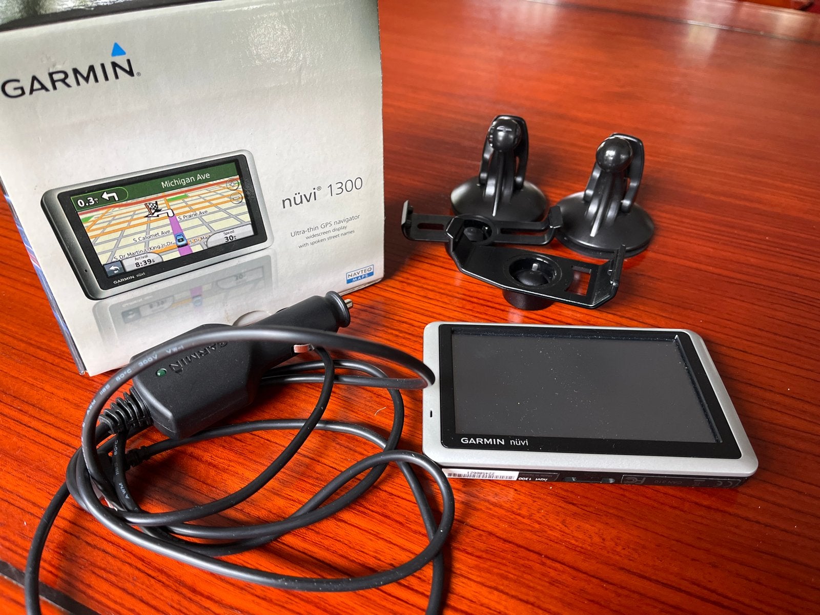 Garmin nüvi 1300 GPS Navigatiesysteem met accessoires, Ophalen of Verzenden, Nieuw